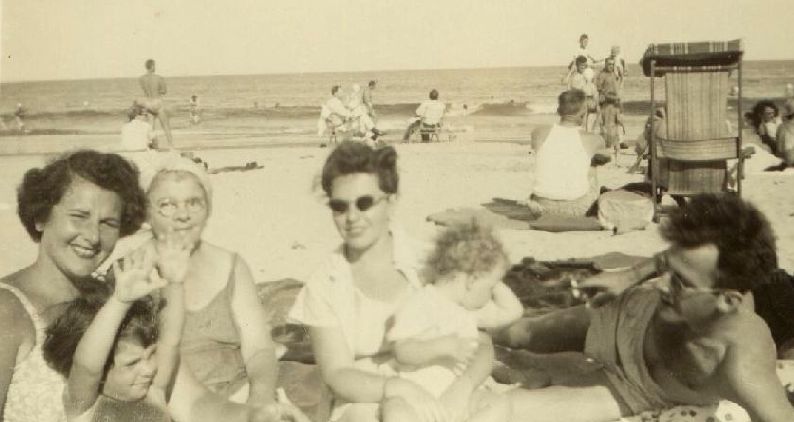 Minnie, Len, Maurice, and family